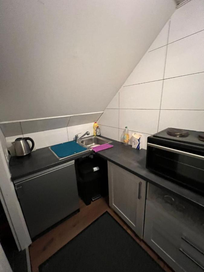 Adam'S Hostel - Self Check-In & Only Private Rooms Dusseldorf Bagian luar foto