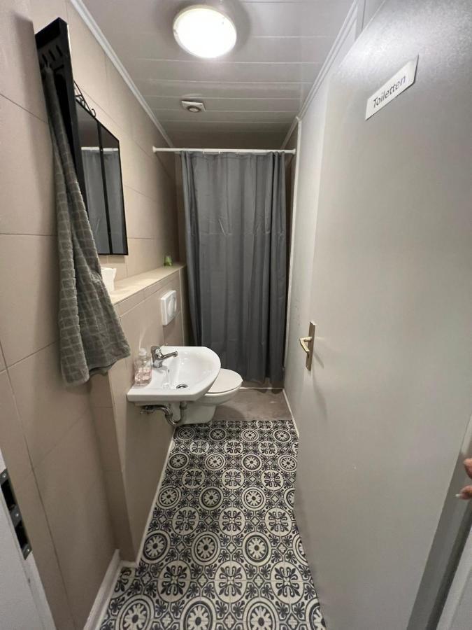 Adam'S Hostel - Self Check-In & Only Private Rooms Dusseldorf Bagian luar foto