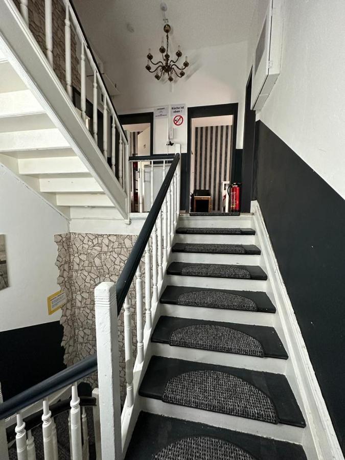 Adam'S Hostel - Self Check-In & Only Private Rooms Dusseldorf Bagian luar foto