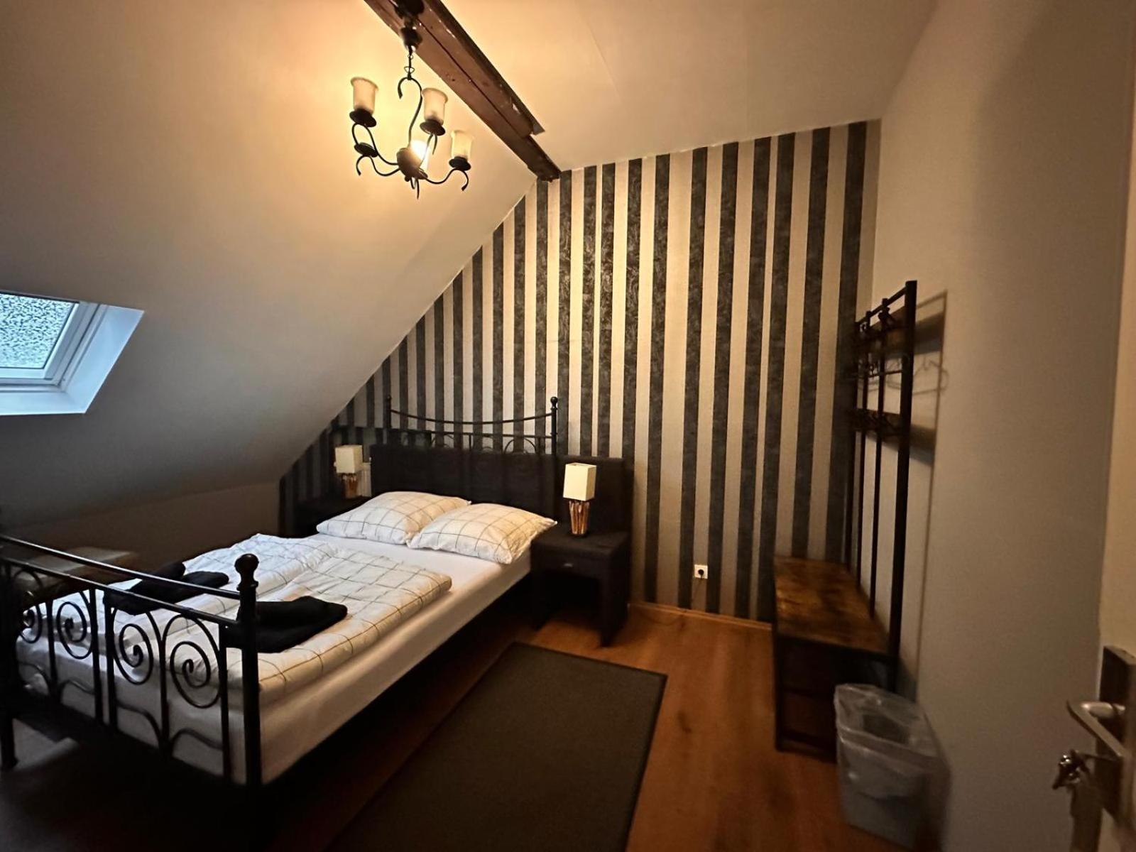 Adam'S Hostel - Self Check-In & Only Private Rooms Dusseldorf Bagian luar foto