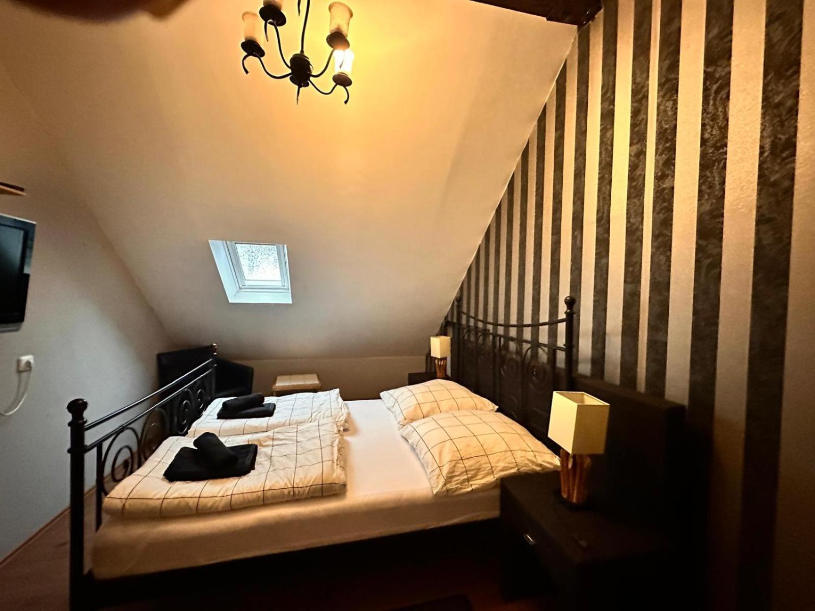 Adam'S Hostel - Self Check-In & Only Private Rooms Dusseldorf Bagian luar foto